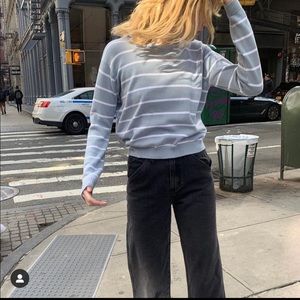 Brandy Melville long sleeve cropped blue and white sweater